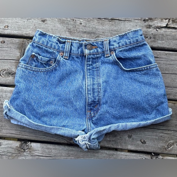 Vintage 90’s Levi’s 516 Denim Cut Off Jean Shorts Size 25 Waist - Picture 1 of 8